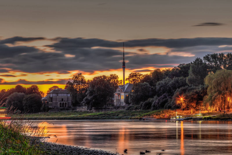 Fernsehturm und Elbe Dresden 